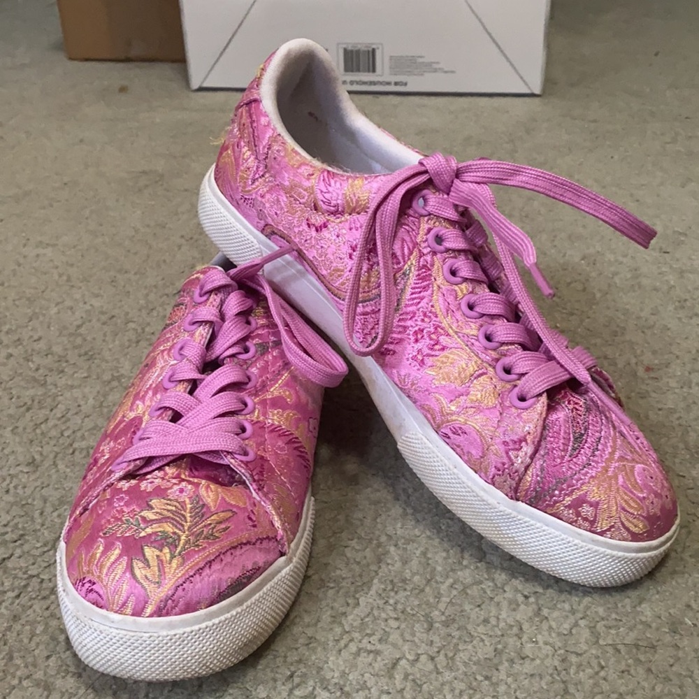 Divided (H&M) pink embroidered shoes
